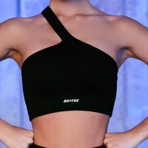 Bo+Tee Asymmetrical Sports Bra